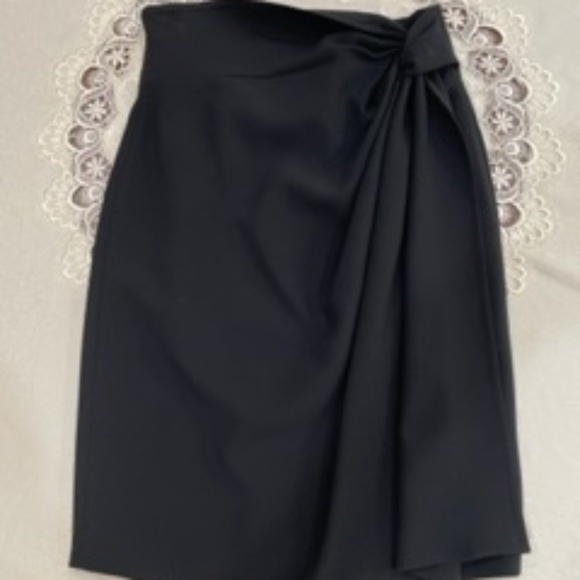 St John Jacket and Skirt, Jacket 4, Skirt 6, Black - Picture 5 of 6